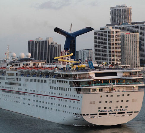 Круизный лайнер Carnival Fantasy